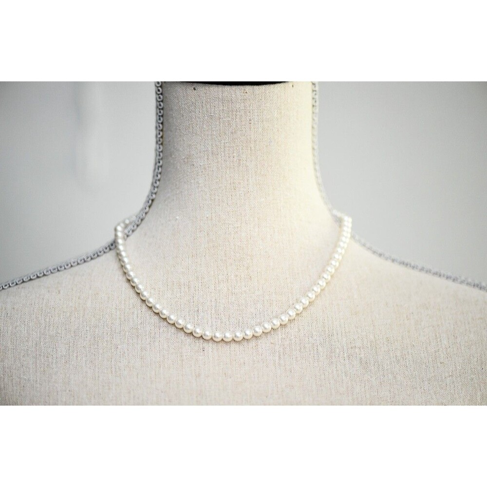Faux Pearl single strand necklace 18"